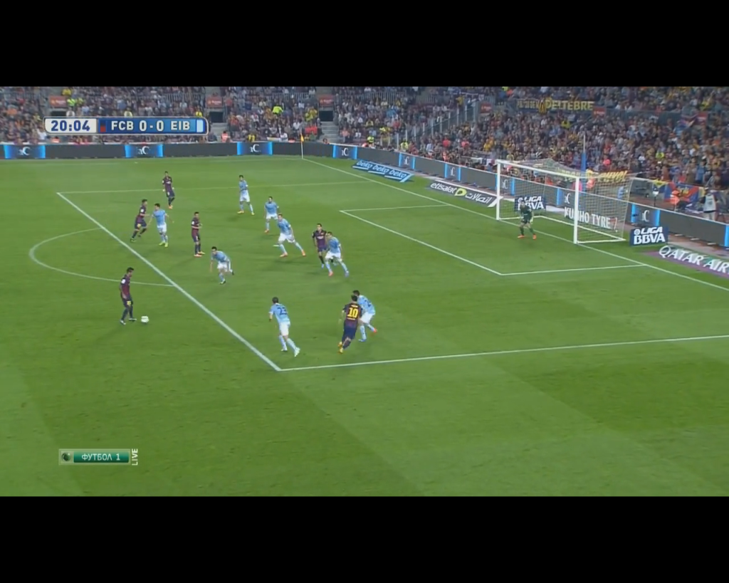 Alves and Messi combining in a 2 vs. 2 on Eibar's weakside before Messi's shot on goal.