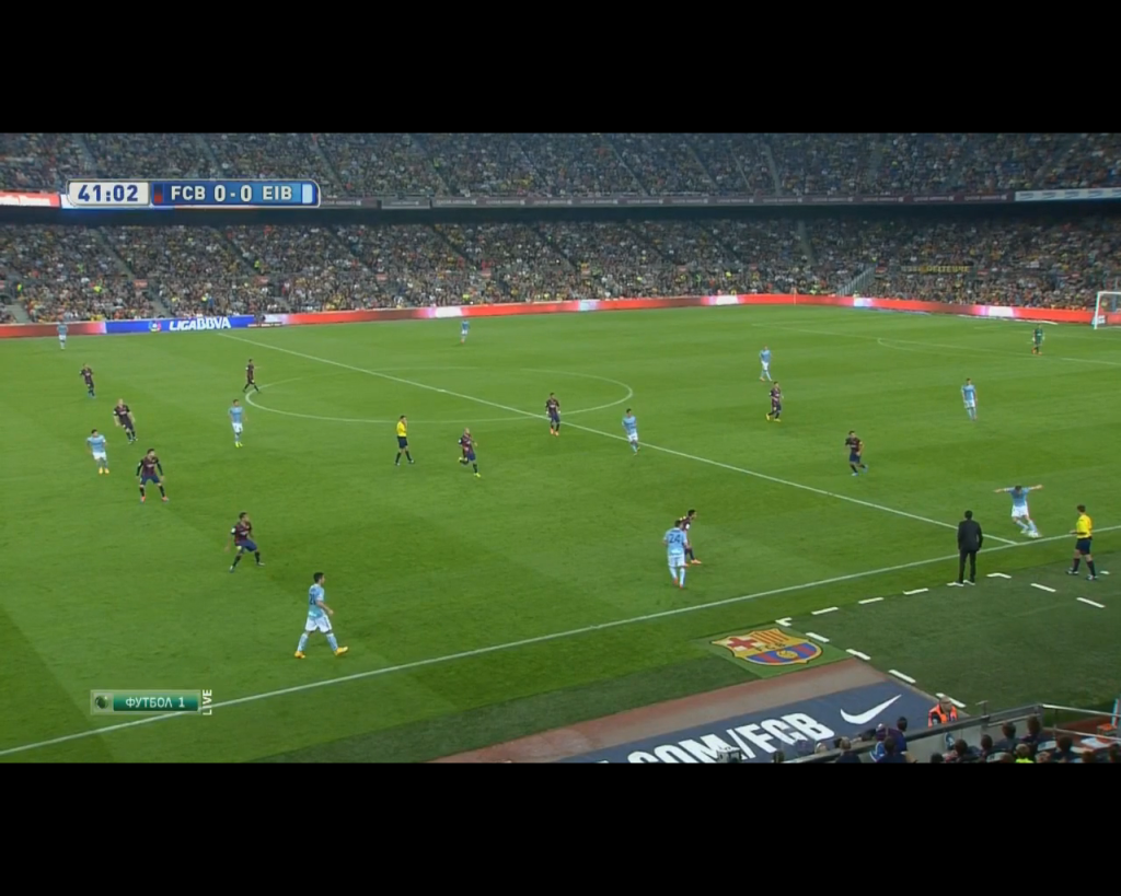 Barcelona's high line with no pressure being exposed moments before Eibar miss a 1 vs. 1 against Bravo.