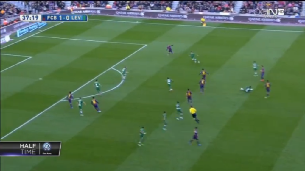 Bartra counterpressing in transition just before he assisted Messi.
