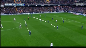 Modric and Bale looked to press the open space next to the front 2 and formed a 4-3-3