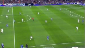 Real Madrid's poor access to the Deportivo fullbacks on the flanks