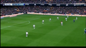 Valencia forced into a temporary back 6 when Madrid's fullbacks push up