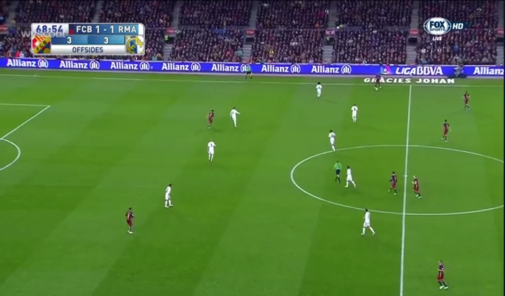 Barcelona's poor spacing and lack of 10-space occupation.
